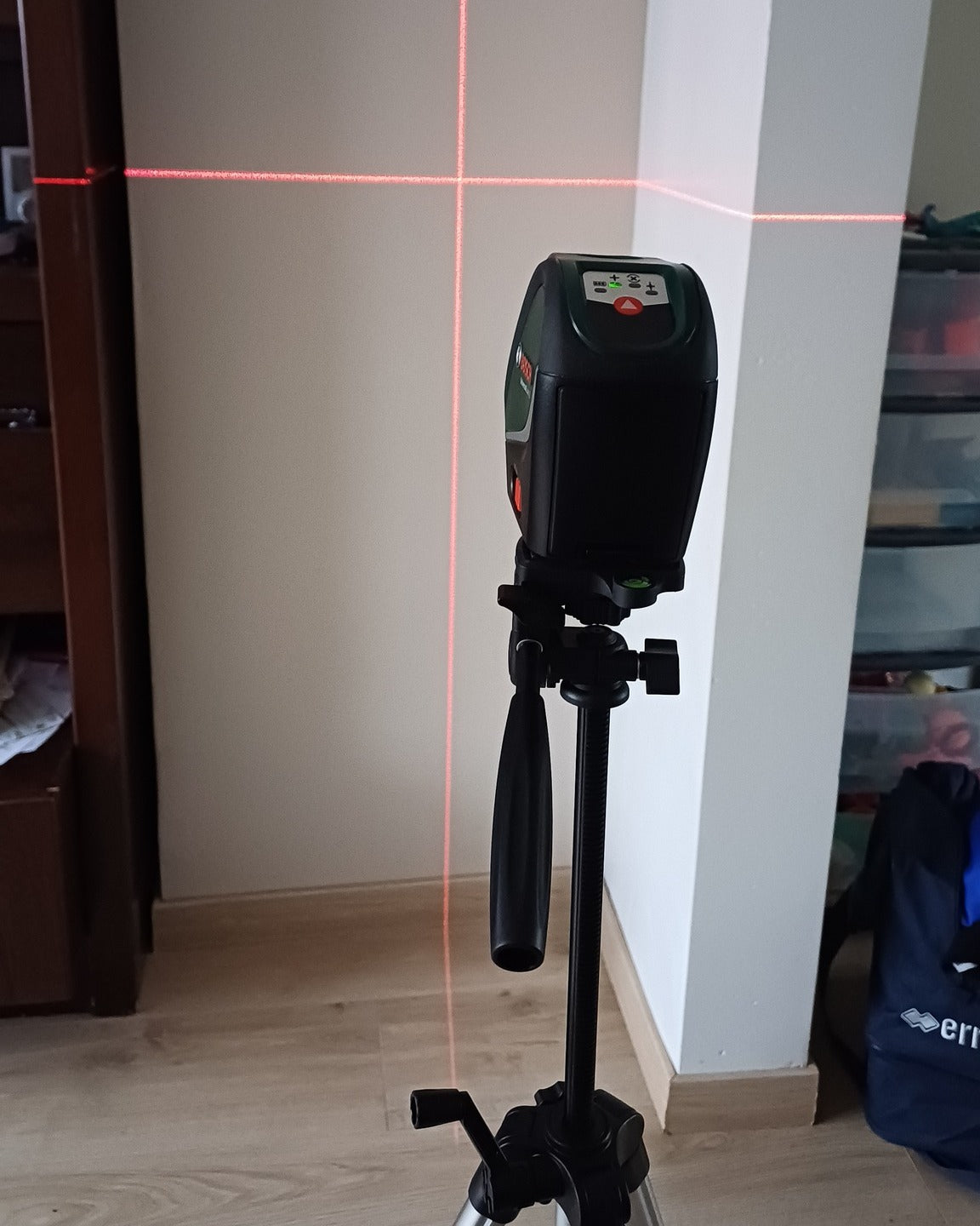 Niveau laser avec trépied